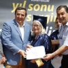 80’lik Öğrencilerin Kep Sevinci
