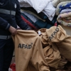 Depremzedelerin Battaniyeleri İşportadan Toplandı