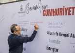 İzmirliler 100’üncü Yılda Duygularını Cumhuriyet Duvarına Yazdı