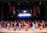 Konak’ta 300 Halk Dansçısı Şenlikte Sahne Aldı