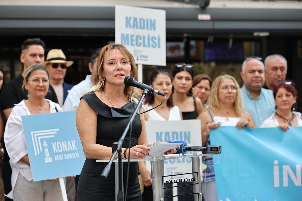 Barış Güvercinleri Konak’ta Havalandı