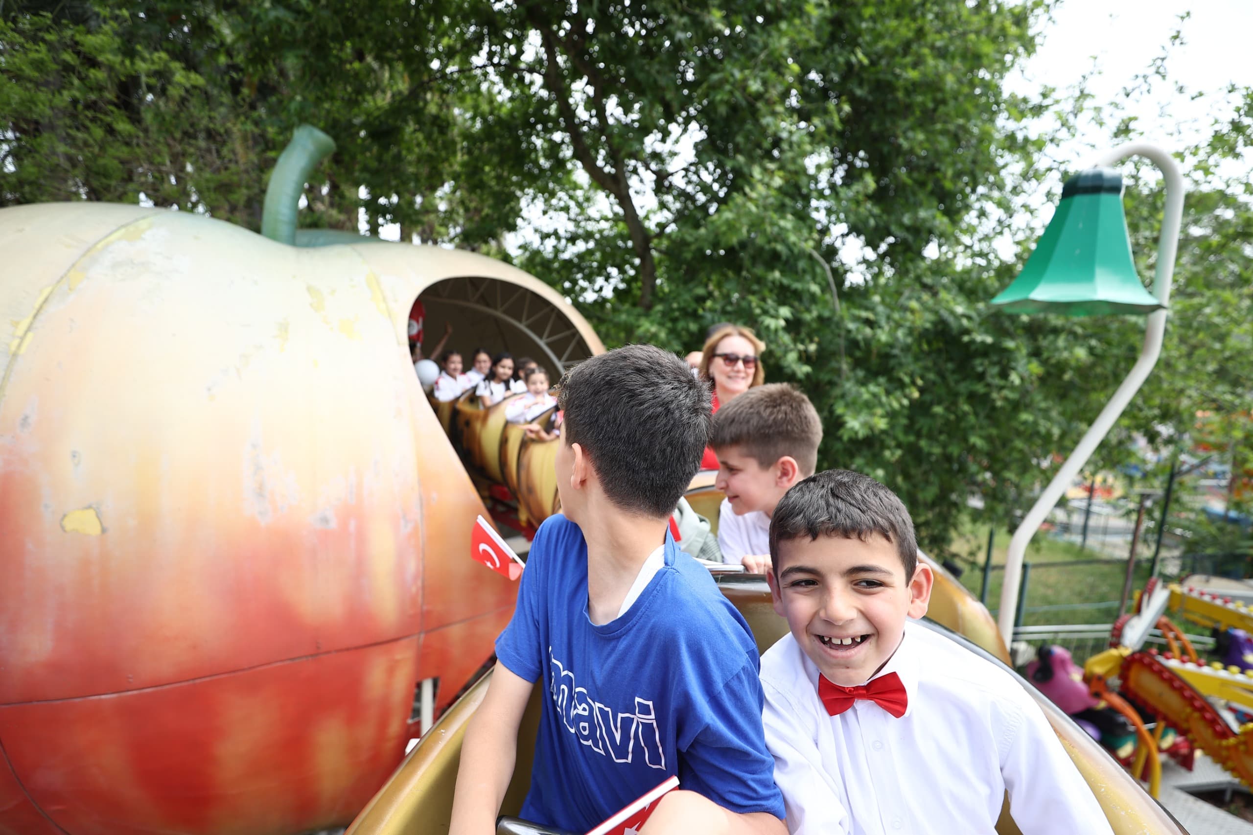 Başkan Mutlu'dan Çocuklara Lunapark Sürprizi
