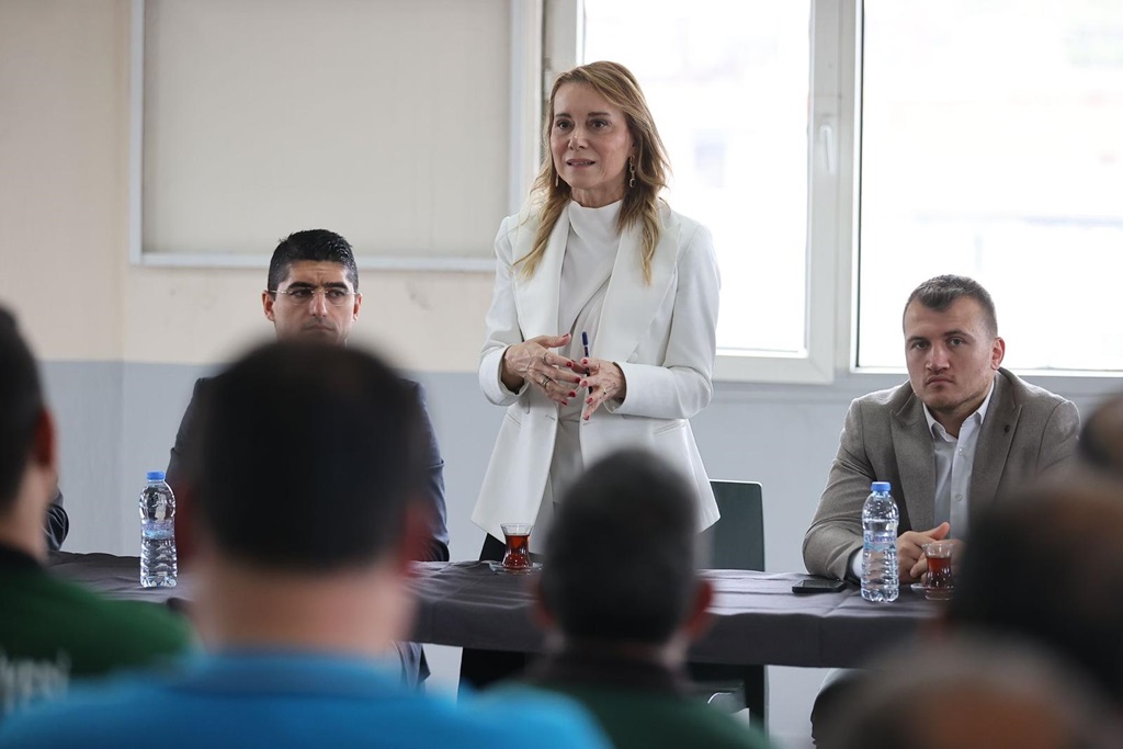 Başkan Mutlu’dan Temizlik İşleri Personeline Sabah Vardiyası Ziyareti