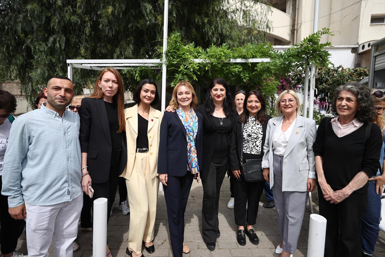 Göztepe Sakinlerinden Başkan Mutlu'ya Sevgi Seli