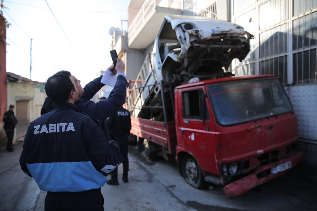 Konak Zabıtasından Hurdacılara ve Hurda Depolarına Sıkı Denetim
