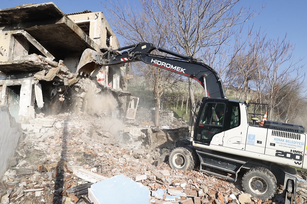Konak’ın Kent Dokusu Değişiyor: 9 Ayda 92 Metruk Bina Yıkıldı
