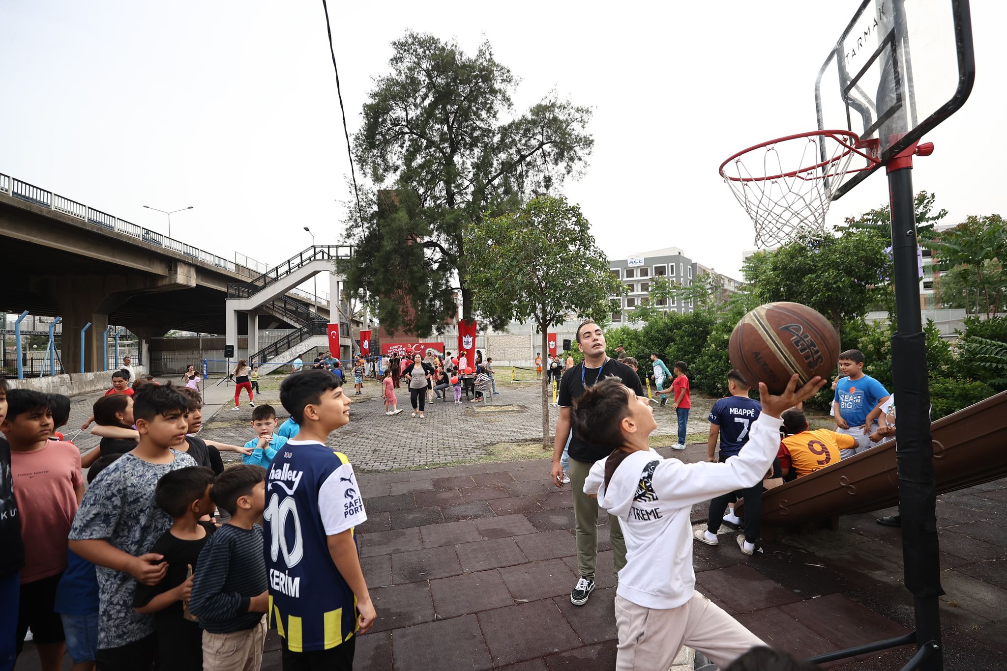 Konak’ın Parklarında 23 Nisan Coşkusu