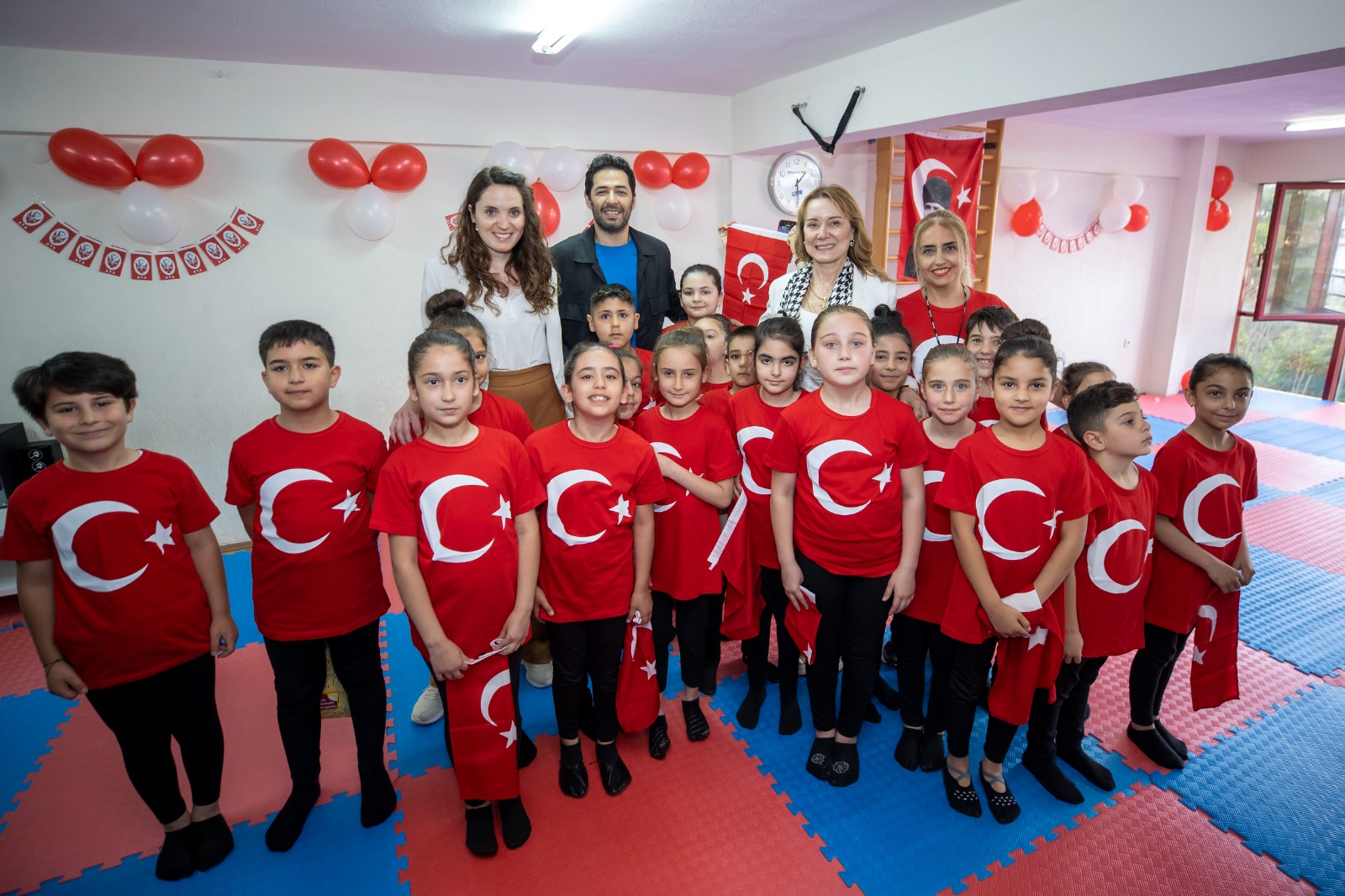 Konak'ta 23 Nisan Coşkusu Erken Başladı
