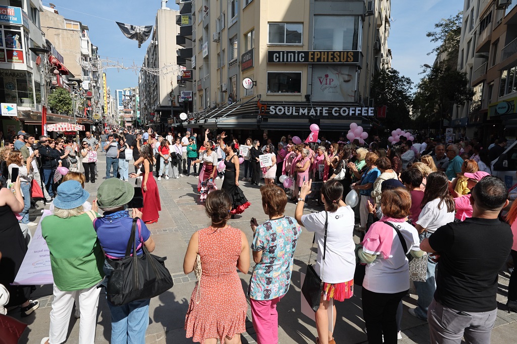 Konak’ta Meme Kanseri Farkındalığı İçin Pembe Yürüyüş
