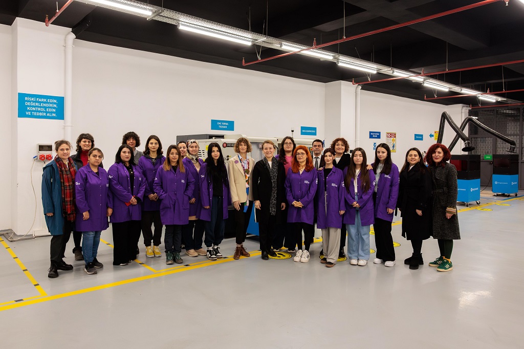 Konak’ta Tabular Yıkılıyor: Kadınlara CNC Operatörlüğü Eğitimi