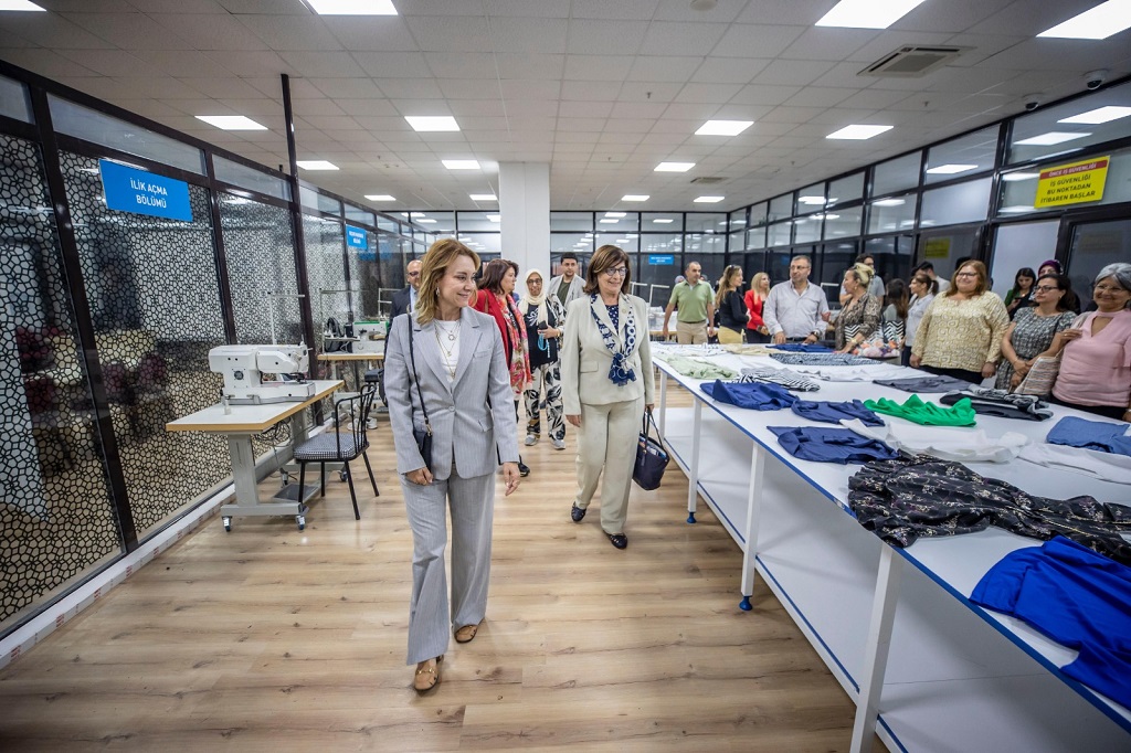 Konak’tan Hazır Giyim Sektöründe Kadın İstihdamına Yeni Model