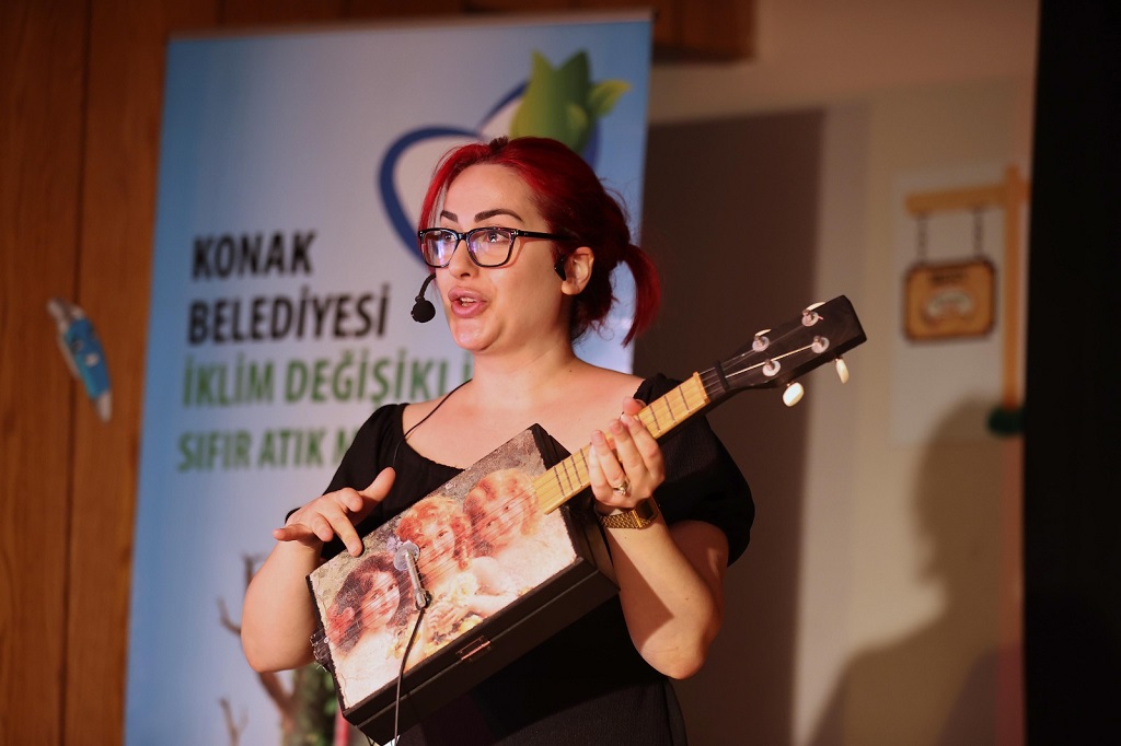 Minik Çevreciler Geri Dönüşüm Müzik Aletlerinin Hikayesini Dinledi