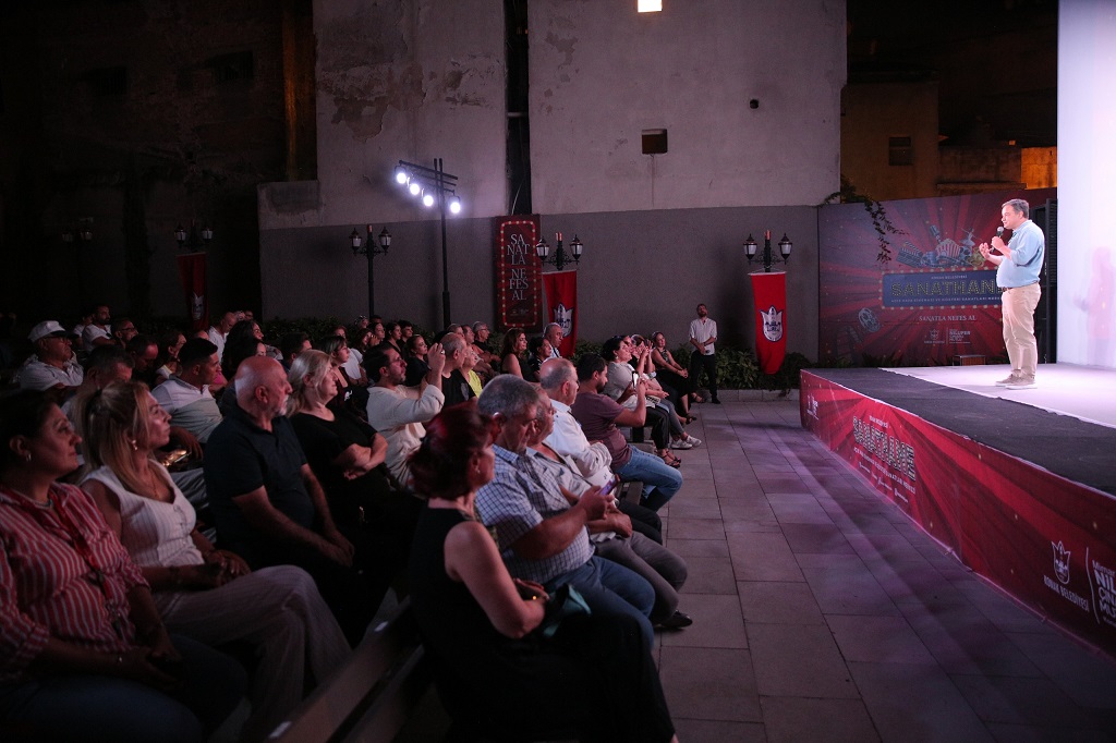 “Müjdat Gezen Bir Sevgi Belgeseli” Sanathane’de İzmirlilerle Buluştu