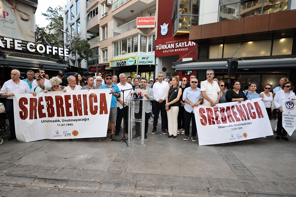 Srebrenitsa Katliamı’nda Hayatını Kaybedenler Konak’ta anıldı