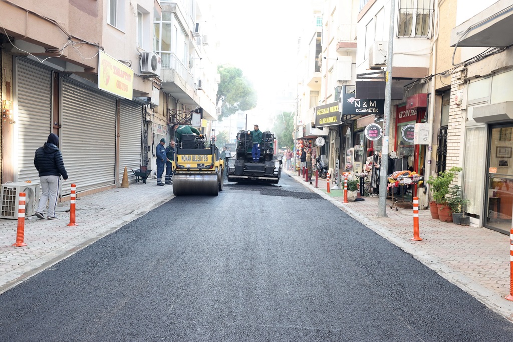 Yenilenen Konak: Asfalt ve Kaldırım Çalışmaları Hız Kesmiyor