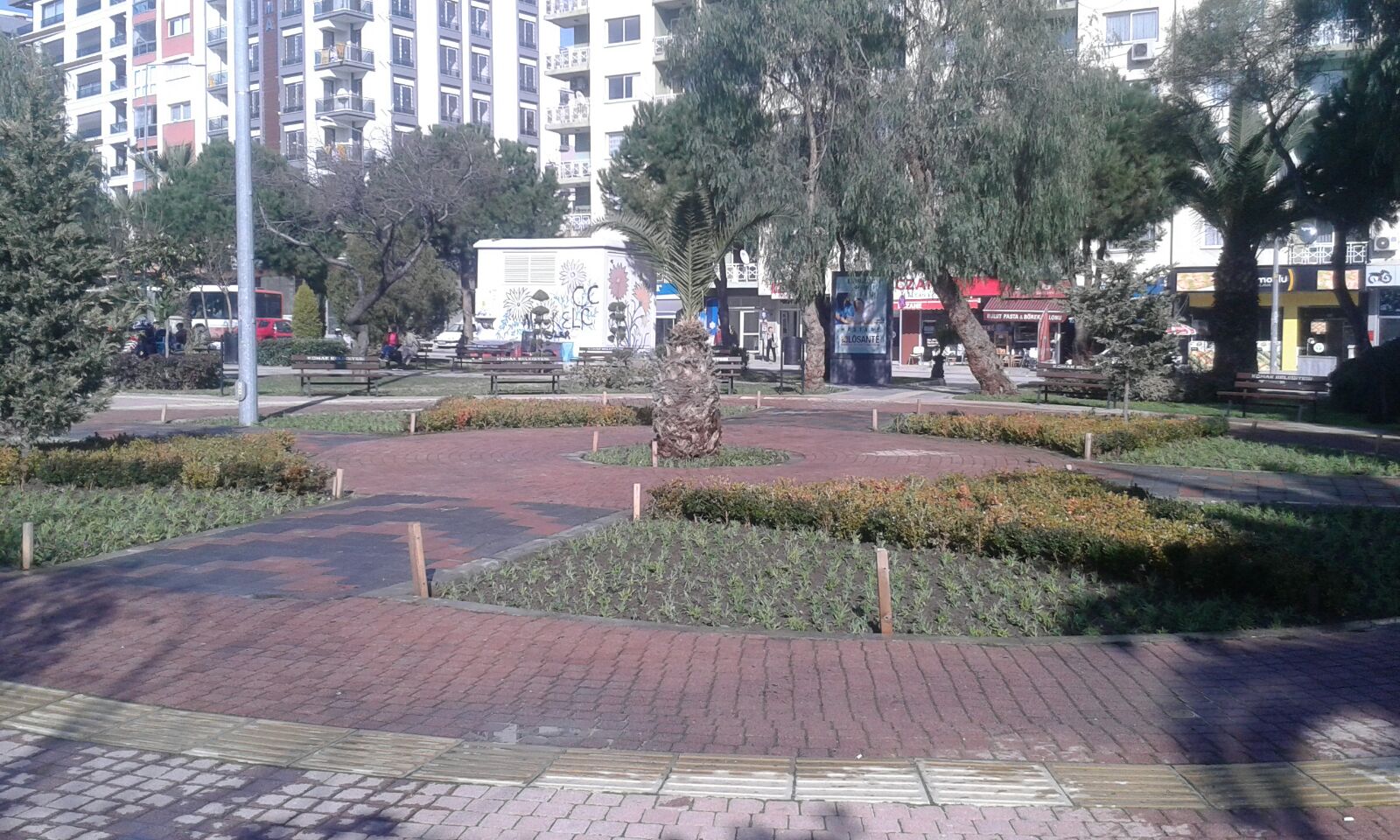 Muammer Yaşar Bostancı Parkı dikim çalışması